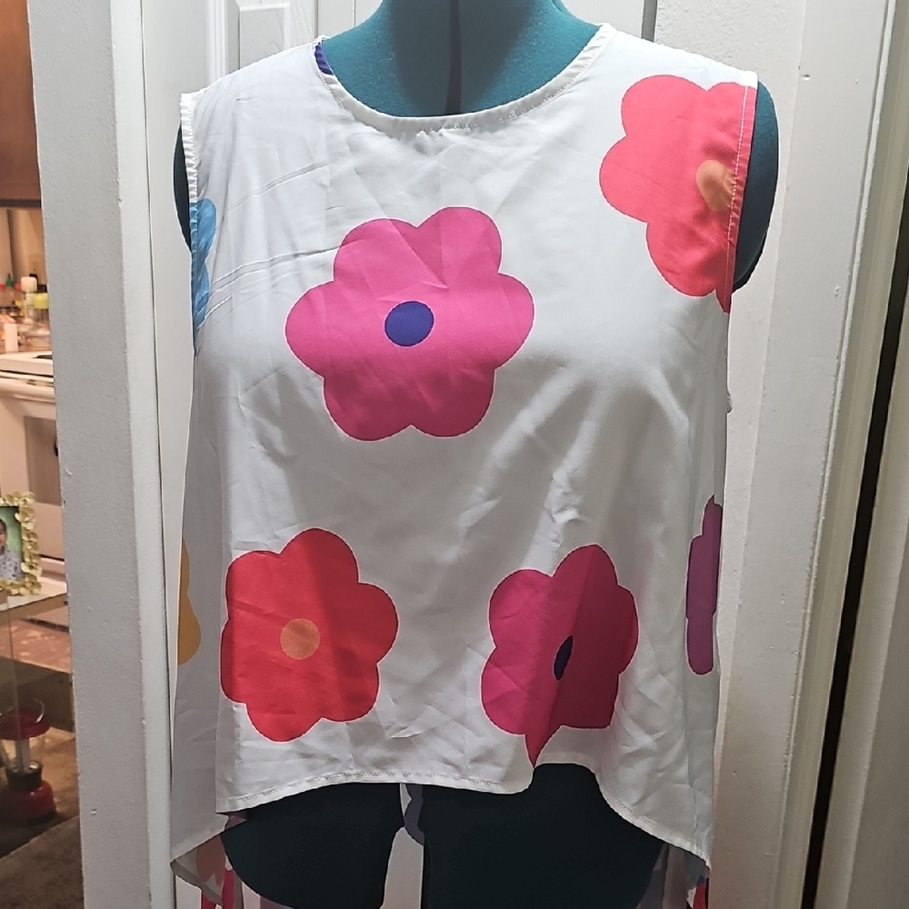 Sleeveless Floral Print White high Low Tank Top with Pink & Red Blooms